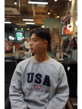 タイト スワッグ バーバーワークス(TIGHT SWAG BARBERWORKS) センターパート×テーパーフェード