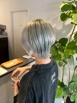 ギネス(Giness) ハイライトカラーシルバームーンショート