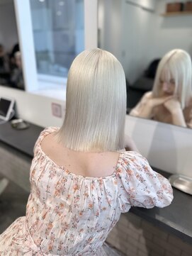 カラ ヘアーサロン(Kala Hair Salon) ホワイトブロンド