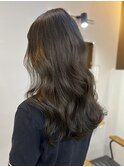 暗髪でも透明感◎ダークオリーブグレージュ×レイヤーカット
