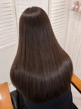 髪質改善ストレート。乾かすだけで綺麗にまとまる憧れのストレート叶える艶髪に。