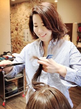 ルミナ オーガニックヘアー(LU3NA organic hair)の写真/歴10年以上のベテラン女性スタイリストが担当☆親しみやすく、悩み相談がしやすいのも魅力です♪