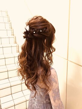ヘアメイク ジェイエム ハーフアップ