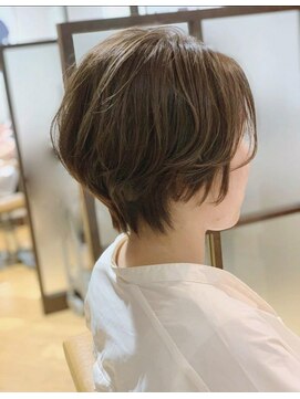 リタ ハマセン(LiTA. hamasen) ふんわりショート×グレージュスタイル