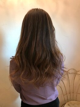 ヘアデザイン シェリ(hair design CHERI)の写真/【垂水駅徒歩3分】ダメージレスは当たり前!92%天然由来カラー《ヴィラロドラ》使用♪大人艶カラーを楽しむ*