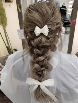 キーン 渋沢(KEEN.) アレンジしてもかわいいホワイトベージュ