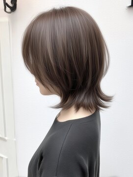 アビリタ(abilita) ミディアム ウルフヘア 外ハネ くびれヘア アッシュカラー　30代