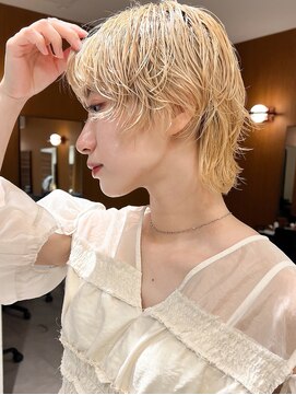 ヤイエ 青山店(yiye) ショートウルフハイトーンくびれショート金髪ショート