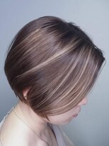 キトリー 立川(kitly)&nbsp;ハイライト（白髪ぼかしハイライト）×ショート