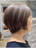 表参道丸みショートボブレイヤーカットアッシュグレー60代◯