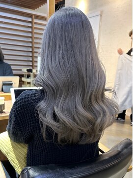 ラフ バイ マグ 南松本(R.A.F. by Mag) ケアブリーチハイトーンカラーホワイトシルバーカラー透明感