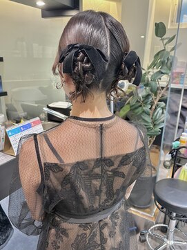 ケンジ 横浜(KENJE) ツインアレンジ/シニヨン/結婚式/お呼ばれヘア/ベロアリボン