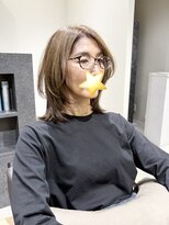 シーナ(Shiina) 抜け感大人レイヤーミディ