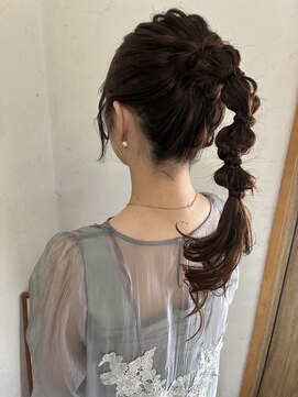 ルーナ ヘアラウンジ(Luuna hair lounge) 変形ポニー