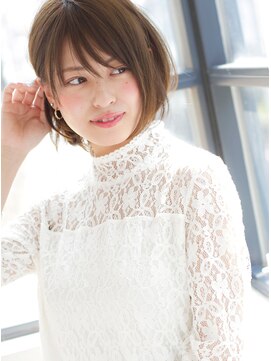 マリアバイアフロート(Maria by AFLOAT) 大人かわいいショートボブ 前下がり 切りっぱなしも!グレージュ