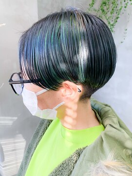 テトヘアー(teto hair) ターコイズグリーン、刈り上げショート、ハンサムショート