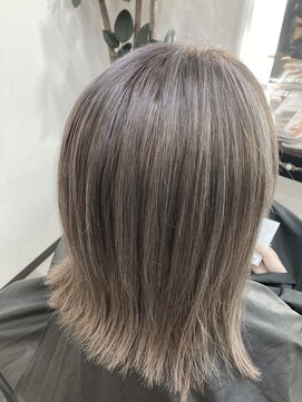 アルビア(ULBEA) 白髪ぼかしハイライトぬけ感カラー