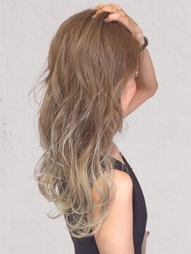 ディーバ 池袋東口(D.I.E.V.A) 20代30代40代50代大人女性ミディアムレイヤーアッシュベージュ