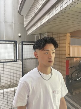 ウェルネス(Wellness) ツイストスパイラルスキンフェードパーマ