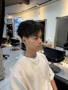 アイズ 海老名(AIZU) ツイストスパイラルパーマ　メンズパーマ　センターパート　眉毛