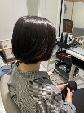 ネオリーブウリ 二子玉川店(Neolive uri) 黒髪ボブルフネビージュ小顔ワンレン