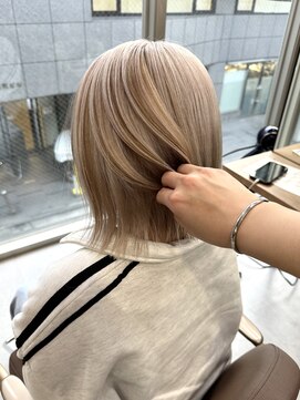 サクラ オモテサンドウ(SAKURA) ローライト ホワイトベージュ デザインカラー 表参道