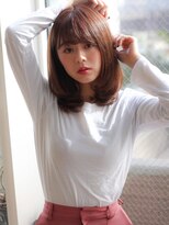 ヴィヴィ(VIVIE)&nbsp;前髪下ろし流しひし形くびれヘア暗めカラー暖色アッシュベージュ