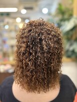 ボンビィヴァン(bon-vivant)&nbsp;大分/府内町/レディースツイストスパイラルパーマ