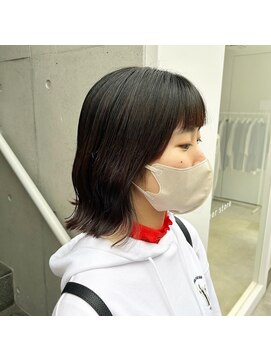 ガーデン ジングウマエ(GARDEN jingumae) ロングボブのイヤリングカラー