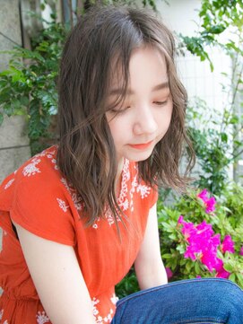 ルティア(Lutia) 簡単スタイリング ヌーディーカラー グラマラスカール