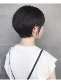 耳かけ丸みショート×ブルーブラック