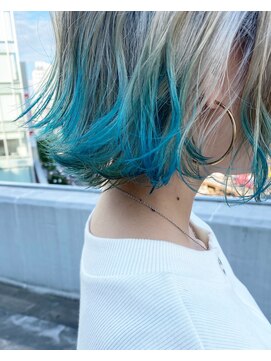 ヲタクに美容室は難しい。 ホワイトベージュ×アクアブルー