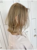 ブロンドベージュ　レイヤーボブ