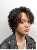 センターパートウルフメンズスパイラルパーマツーブロック