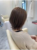 レイヤーカット+ベージュカラー