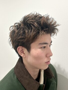 ヒュイル バイ ニアウ(Hwyl by Niau) スパイキーショートフェザーパーマニュアンスパーマメンズカット