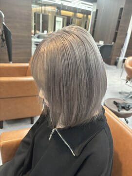 ソワンドブレスセルン 心斎橋(soin de brace cerne) グレージュカラー/シルバー/ボブ/ハイトーン￥心斎橋/難波