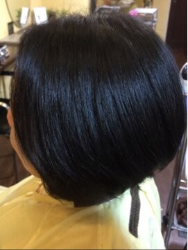 ヘアークラッチ(Hair CLUTCH） 前下がりボブ