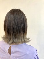 ホワイト(WHITE)&nbsp;ソリッドグレー×裾カラー×ボブディ×WHITE草柳