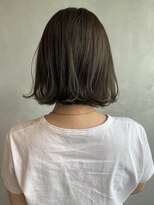 キチ(kichi.)&nbsp;[kichi.] オリーブベージュ×切りっぱなしボブ