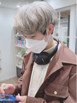 モリオフロムロンドン 松戸店(Morio from London) 【松戸 岩口】くせ毛風ハイトーンマッシュショート