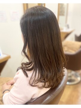 フリージア(freesia) 30代40代50代/ゆるふわロング/ツヤ髪スタイル