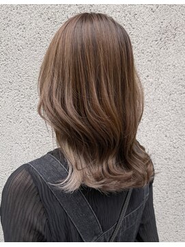 マノハル(MANOHARU) 透明感ベージュ　インナーグレージュカラー　イヤリングカラー