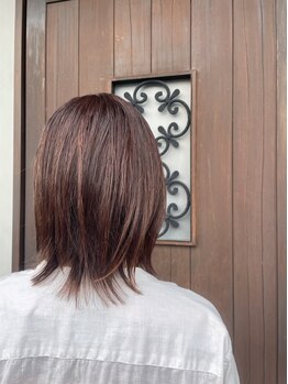 ヘアーサロン レンリの写真/頭皮に優しいオーガニックカラーで、髪のダメージを最小限に抑え、ツヤ感UP！髪にハリとコシを与えます◎