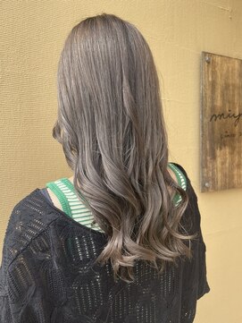 ミュー(miyuu) ブリーチ/透明感カラー/グレージュ