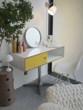 髪とまつ毛、トータルで美しさをデザイン