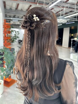 ソピ バイ インビテーション(sopi by invitation) 結婚式お呼ばれヘアアレンジ カチモリヘア ハーフアップ