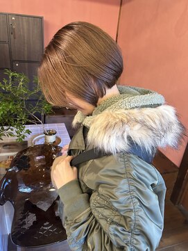 ニーム(nimes) hibico 柔らかベージュミニボブ