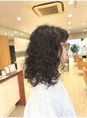 個性派女子のハードパーマ レディーススパイラルパーマ