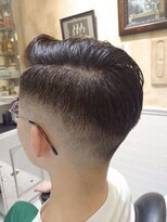 ルドローブラントオオサカ(LUDLOW BLUNT Osaka) 【LUDLOW BLUNT】フェードカット バーバーヘア サイドパート